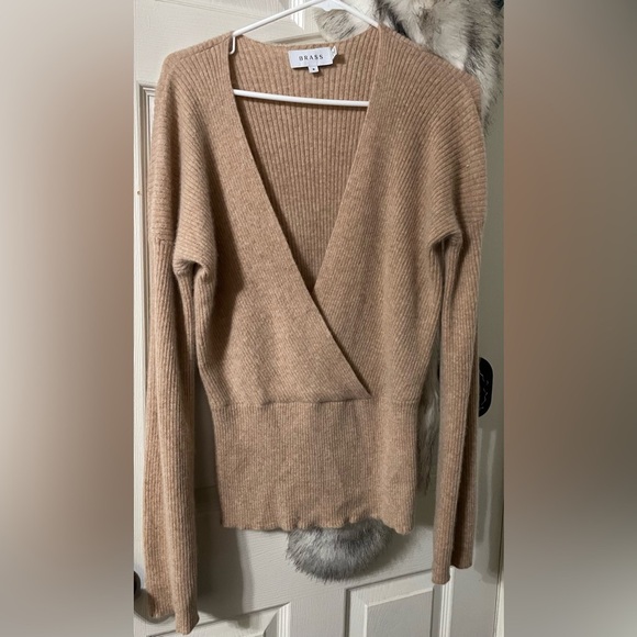 EUC Beautiful Brass The Crossover Cashmere V-Neck Sweater- Size Medium - Picture 1 of 10